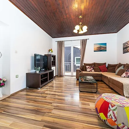 Gorgeous In Okrug Gornji Trogir