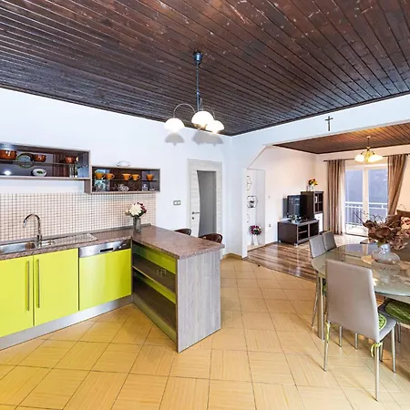 Gorgeous In Okrug Gornji Trogir