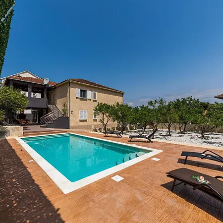 Gorgeous In Okrug Gornji