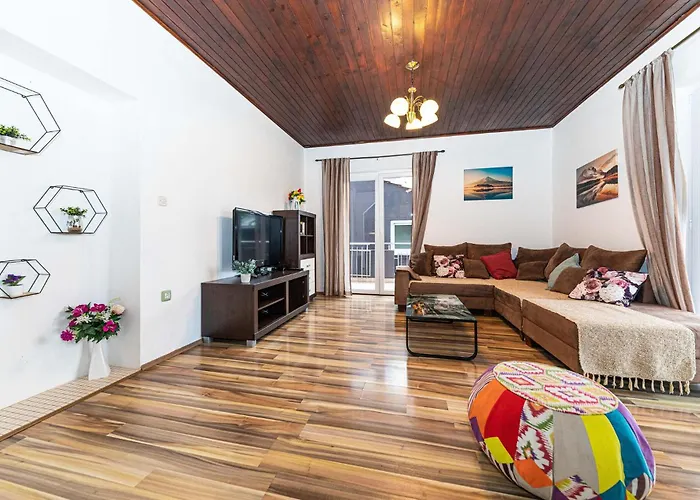 Gorgeous In Okrug Gornji Trogir