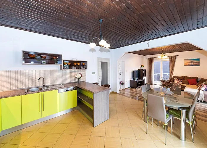 Gorgeous In Okrug Gornji Trogir