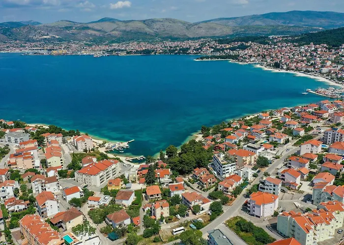 Gorgeous In Okrug Gornji Apartament