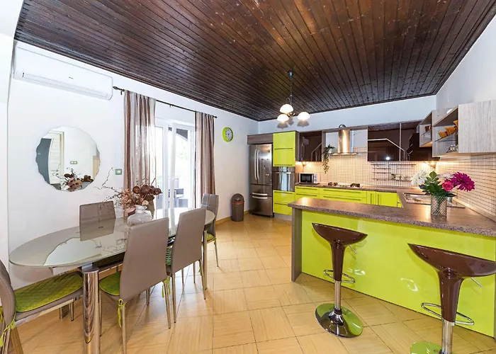 Apartament Gorgeous In Okrug Gornji *