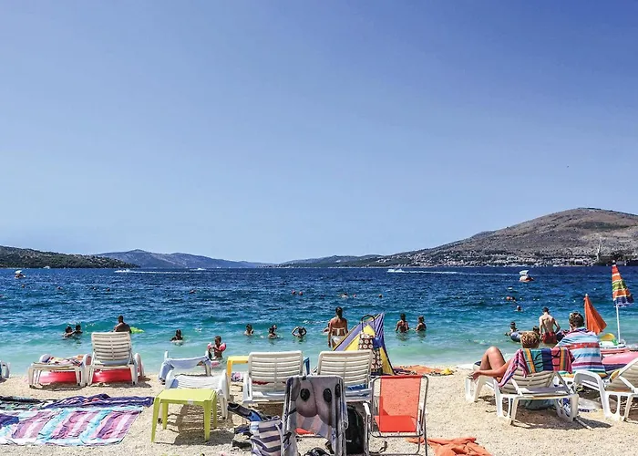 Gorgeous In Okrug Gornji Apartament